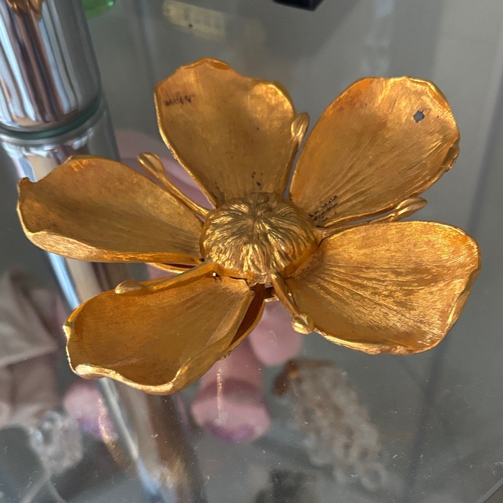 Vintage TAN Signed Piece Lotus Flower Ashtray with Removable Petals. Collectors - Picture 2 of 4